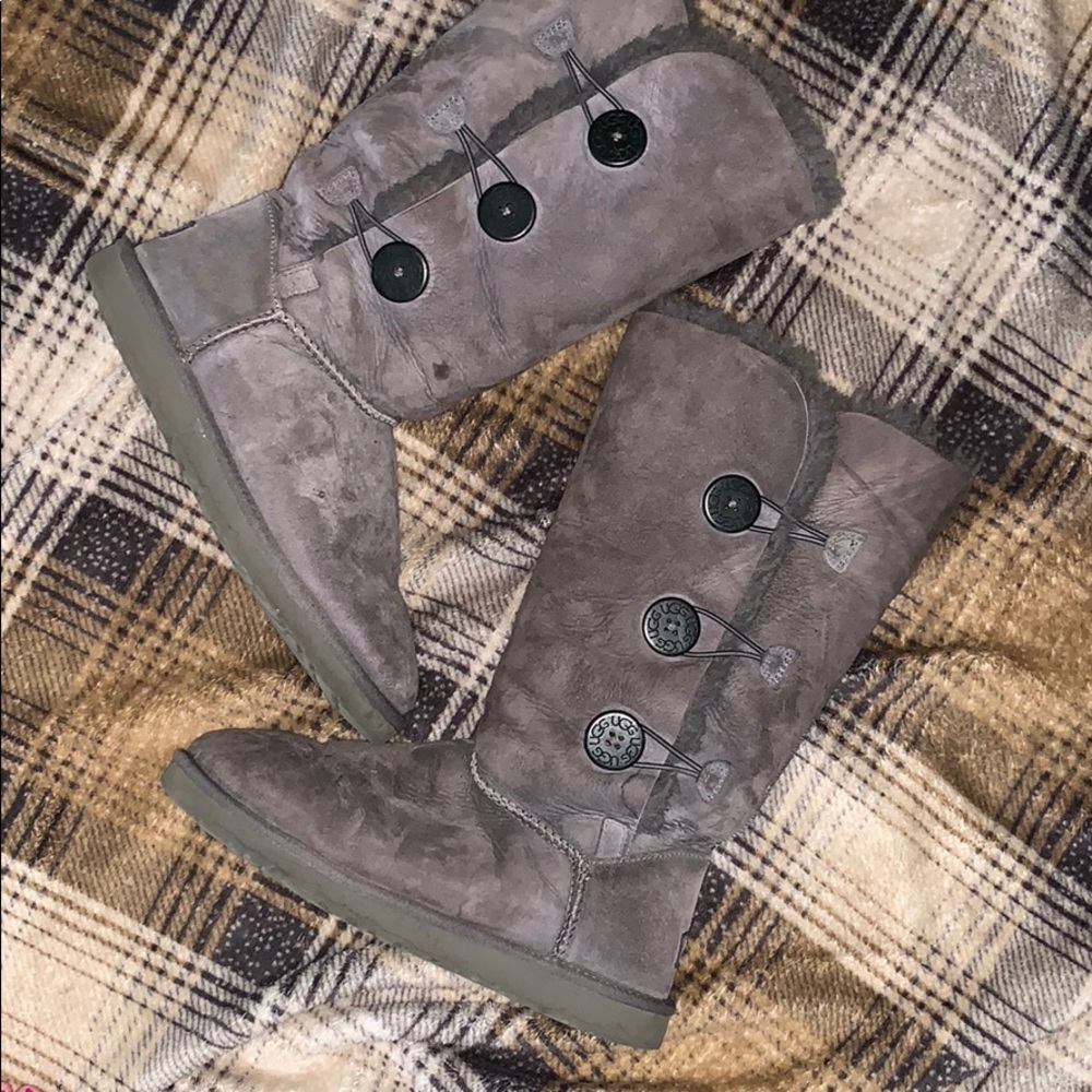 UGGs tall bailey button gray sz9